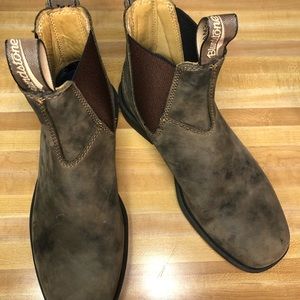 Size 7 women’s blundstone boots